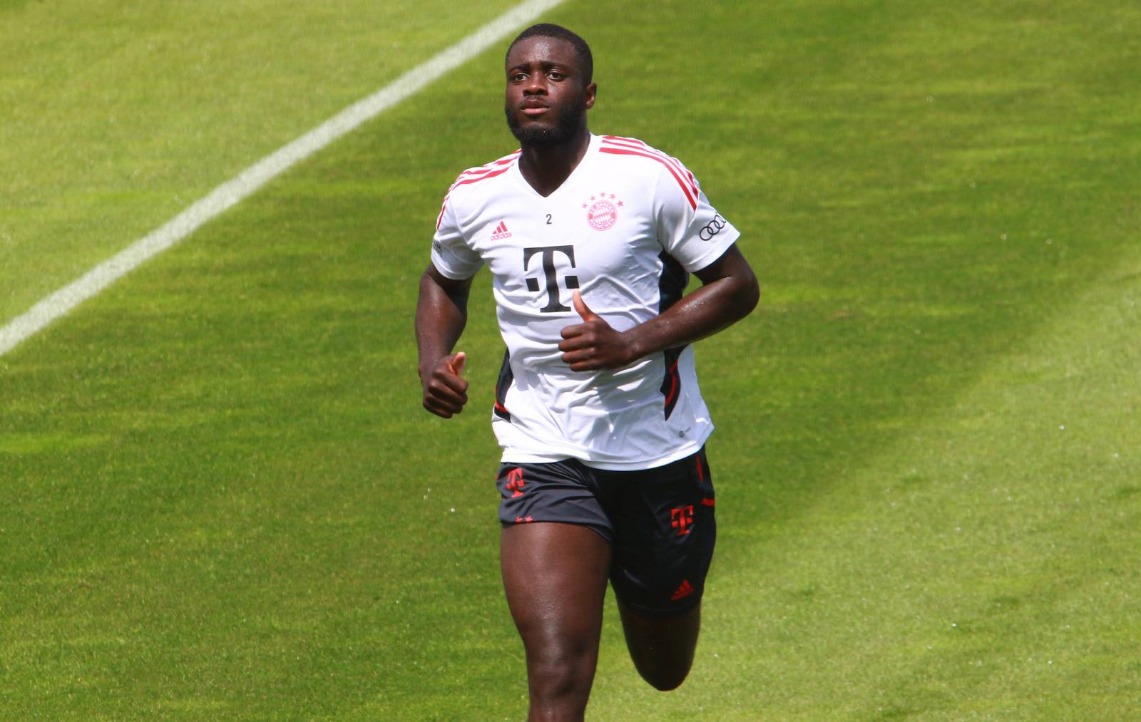 Упамекано ответил на вопрос о своём будущем в «Баварии»