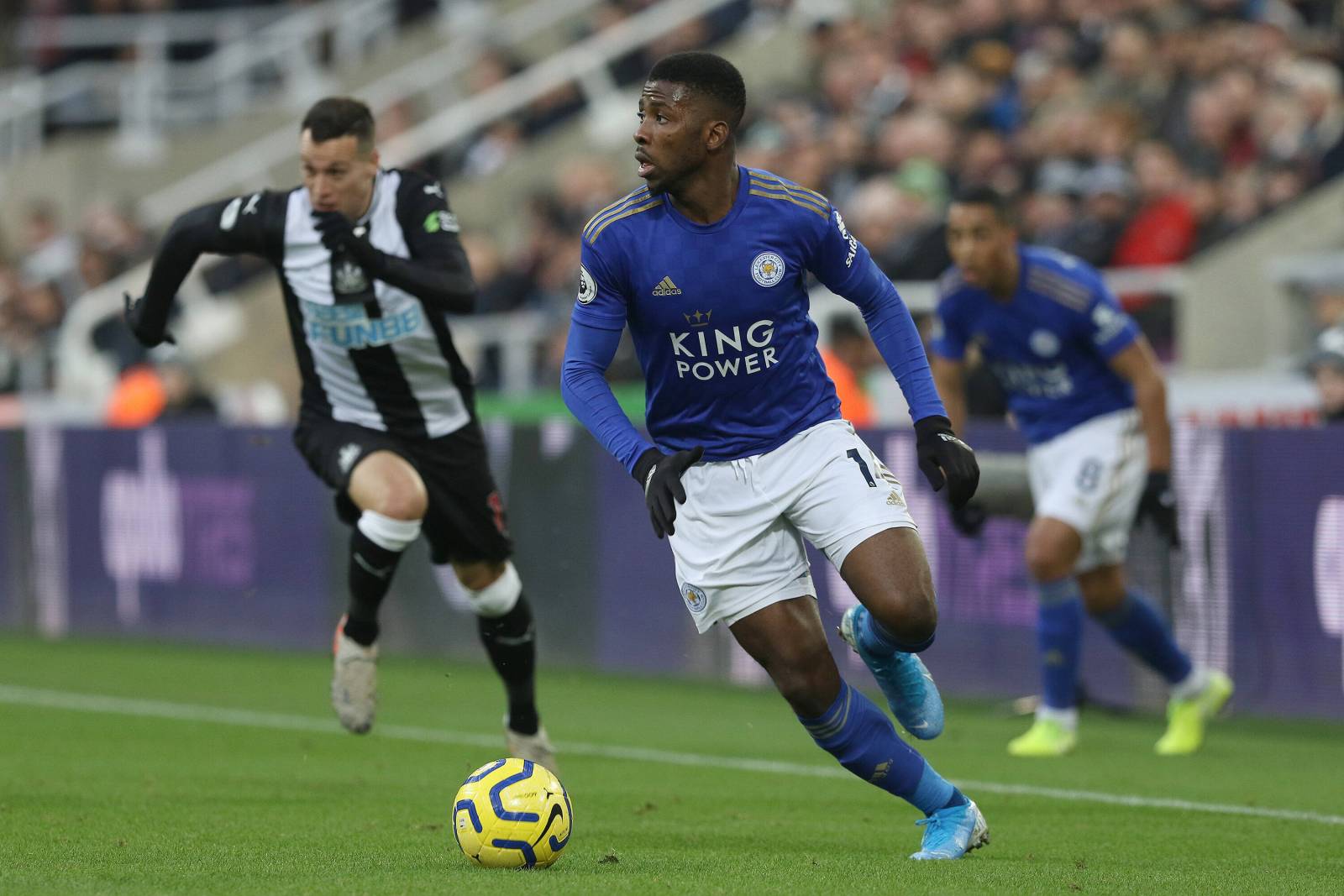 «Астон Вилла» хочет подписать экс-форварда «Лестера»