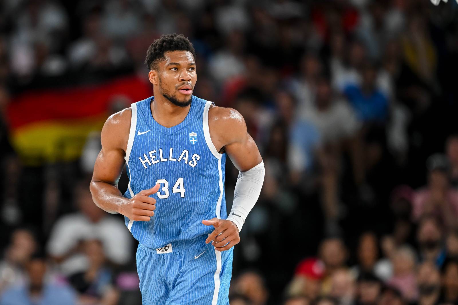 Германия стала первым полуфиналистом Олимпиады, Адетокумбо стал самым результативным игроком, но не спас Грецию